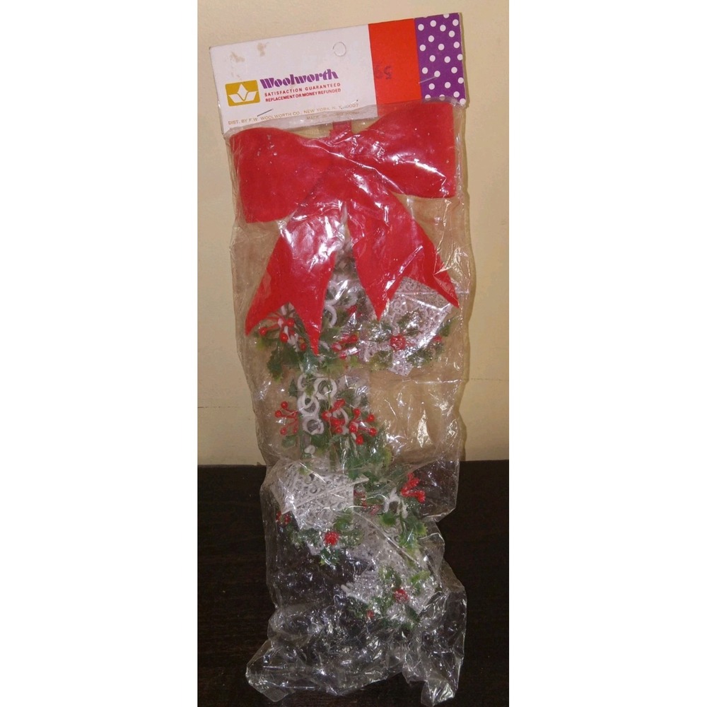 Vtg 1960s NEW Woolworth Christmas Garland Plastic Door Hanger Lanterns Berries